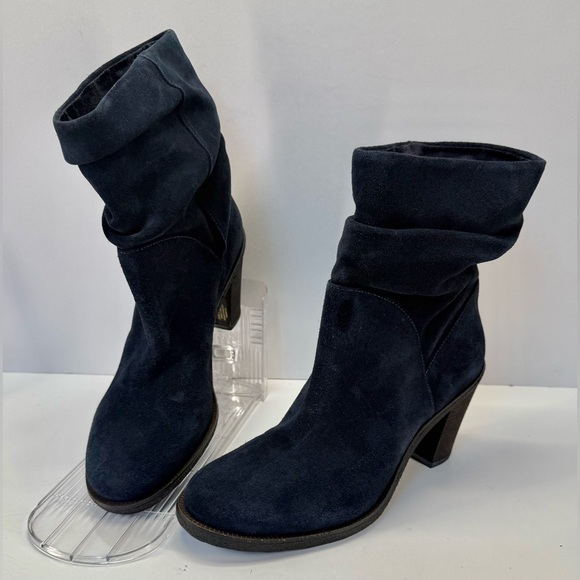 Vince Camuto Midnight Blue Suede Heeled slouch Boots 8.5, rubber sole - Picture 2 of 16